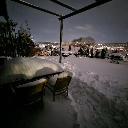 Hillside View House With Garden, Private Parking, Quiet Location - 12 Min To Old Town Anytime, Long Stays Welcome ヴィリニュス エクステリア 写真