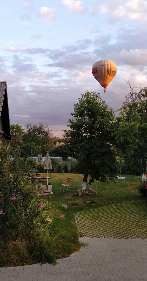 Hillside View House With Garden, Private Parking, Quiet Location - 12 Min To Old Town Anytime, Long Stays Welcome ヴィリニュス エクステリア 写真